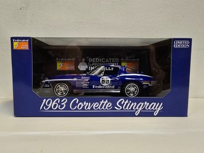 1963 CHEVROLET CORVETTE STINGRAY SPLIT WINDOW FEDERATED AUTO PARTS 1:24 DIECAST