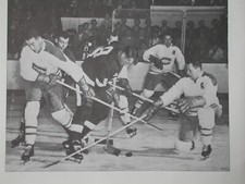 PRINT HOCKEY PICTURE MONTREAL CANADIENS BERT OLMSTEAD AND DETROIT GORDIE HOWE