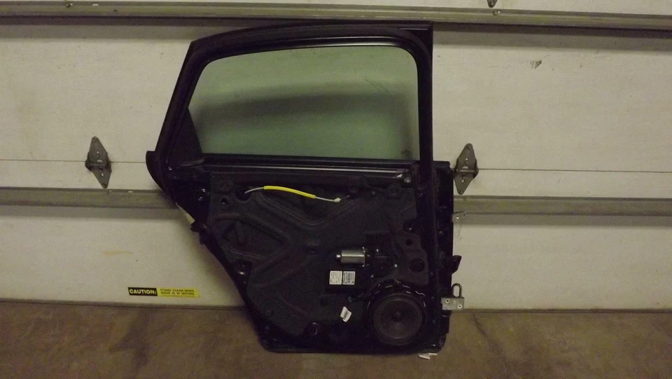 06-08 AUDI A4 S-Line Left Driver Side L Black  Rear Door  - Imagem 4 de 4