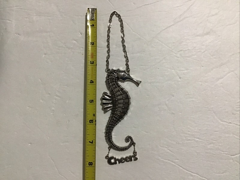 Sea Horse Metal Chain Pendant For Wine Bottle With Cheers