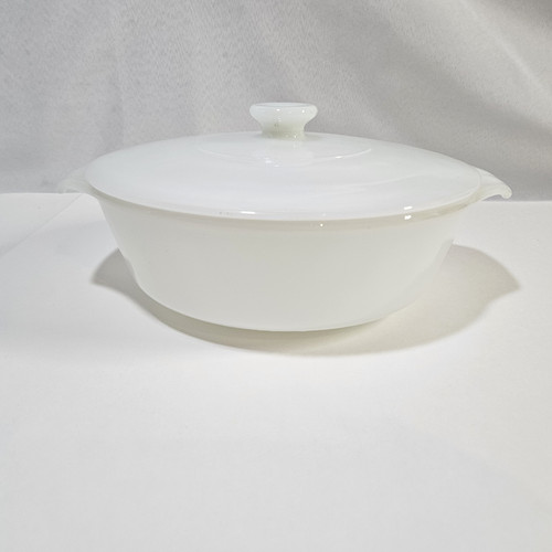 Vintage Anchor Fire King 1.5 Qt Casserole 437 Lidded Dish White Milk Glass USA