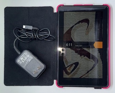 Kindle Fire 1st Generation (Amazon) Barely Used - Version 6.3.4-Charger - Bundle