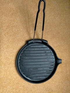 Le Creuset Vintage Cast Iron Round Griddle w/Folding Metal Handle 9" Pour Spout