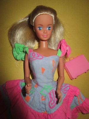 B-494) SÜSSE ALTE BLONDE VINTAGE PETRA PLASTY DOLL VINTAGE KLEID+HOHE SCHUHE