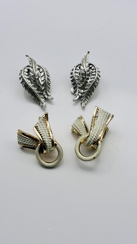 Vintage CORO Clip On Earrings Lot of 2 Leaf Floral and Enamel Ribbon - Afbeelding 2 van 8