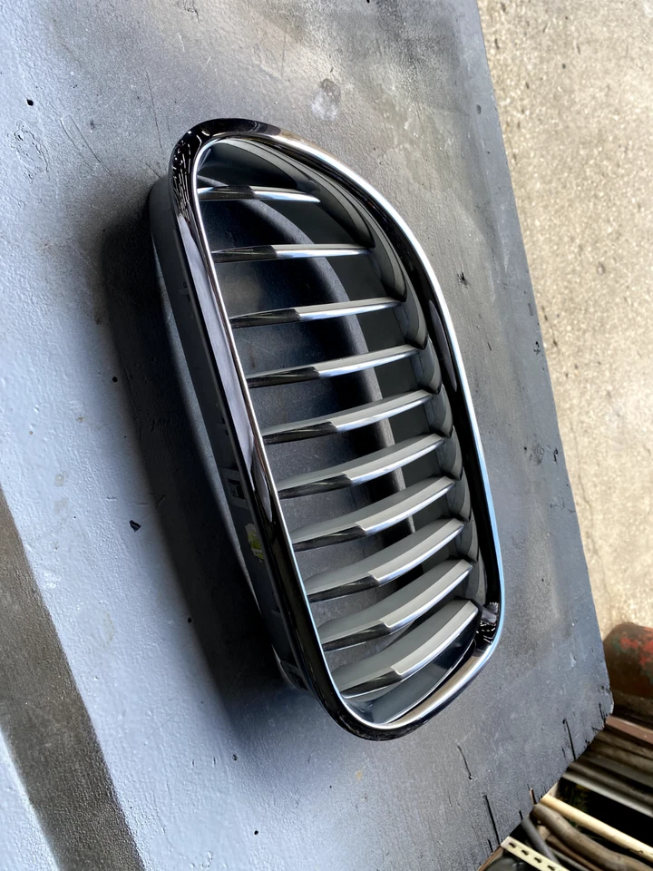 2013-2015 BMW 640I Gran Coupe 3.0L OEM Left Side Hood Kidney Grille 51137211921 - Image 2 of 4