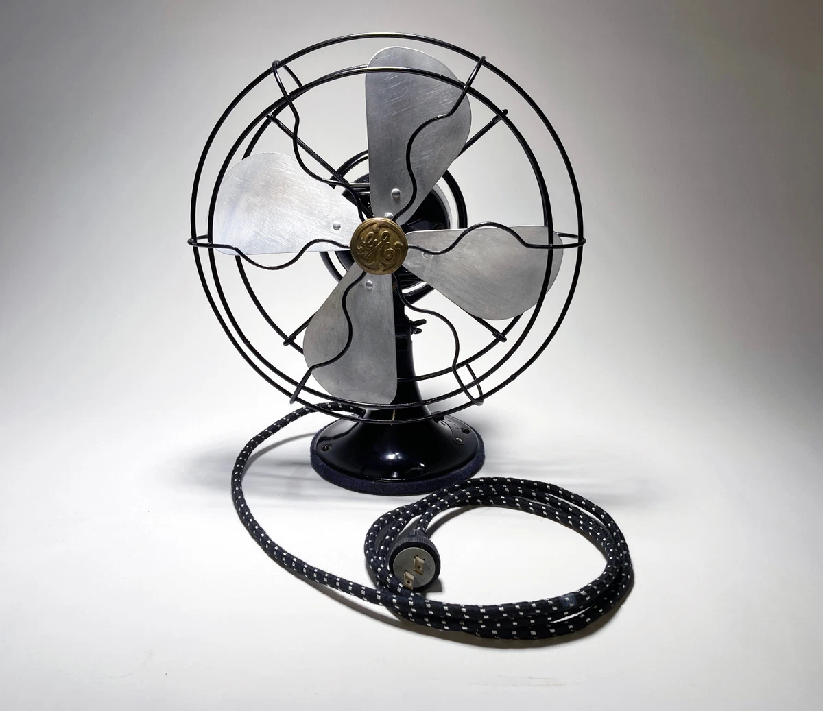 Vintage 1930s GE All Metal Black Oscillating Desk Table Fan 10 Cat. 42X548
