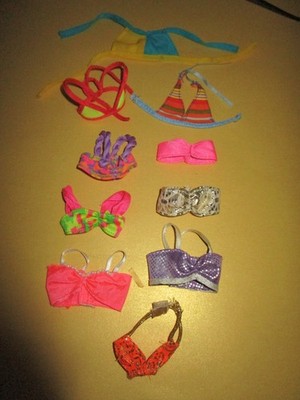 1113) ZEHN ALTE VINTAGE BIKINI-OBERTEILE/BHs FÜR BARBIE PETRA UA.29CM MODEPUPPEN
