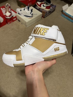 Size 10 - Nike Zoom LeBron 2 White Metallic Gold Sneakers 2022 (SHIPS ASAP!)