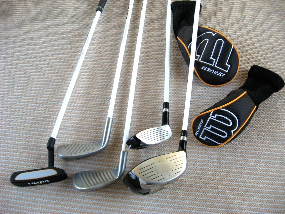 Juego de golf Wilson Ultra Jr.\ JR Flex Driver, híbrido, hierro corto, cuña + putter y bolsa/derecha Foto 4 de 4