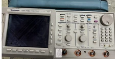Tektronix TDS754C 500MHz 4ch Digitizing Oscilloscope ( Limited Use)