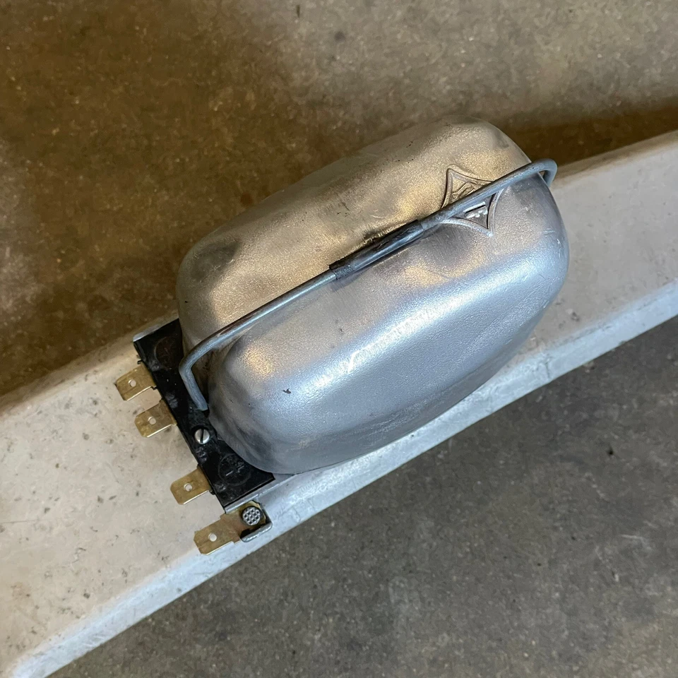 Porsche 911 912 Rear Wiper Motor Assembly w/ Bracket EARLY VERSION Original SWF - Image 2 of 4