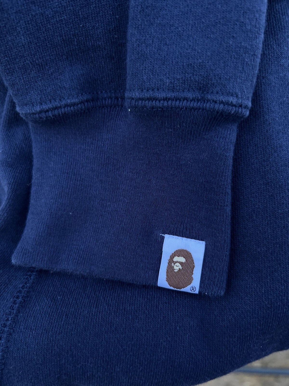 A BATHING APE (BAPE) Felpa con cappuccio pullover Bape blu scuro patch squalo