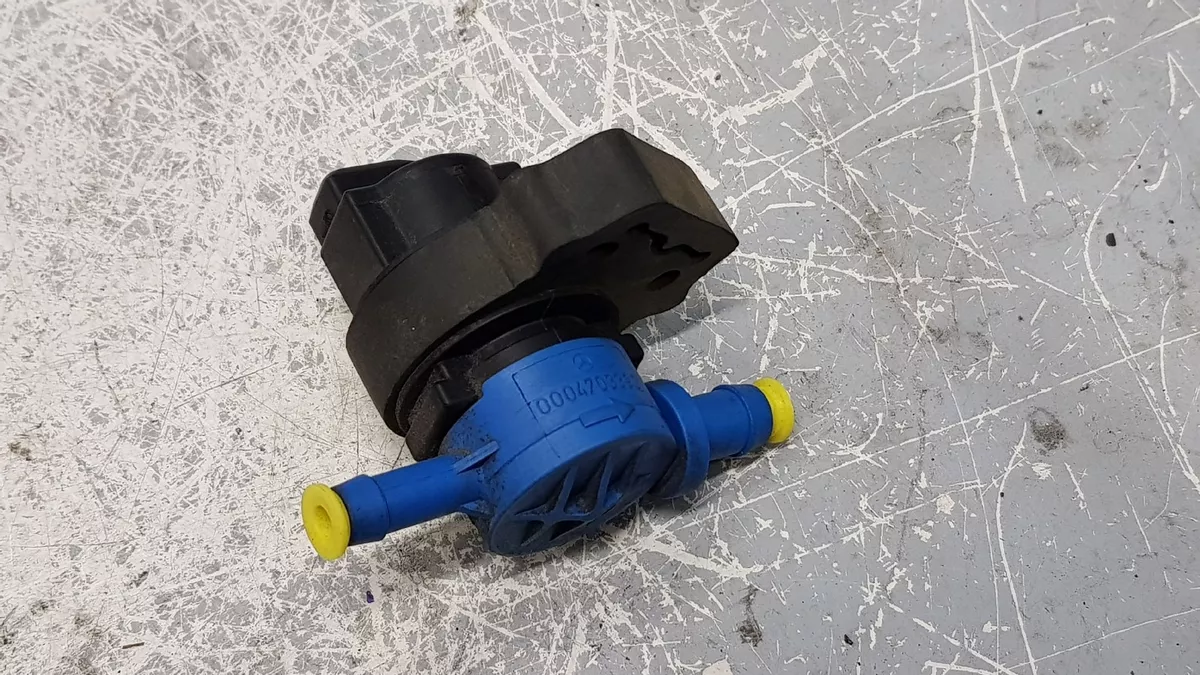 Regenierventil Magnetventil Aktivkohlefilter 0004703393 Mercedes 