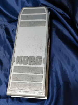 KORG XVP-10 Volume Pedal with Controllable Expression for Guitar