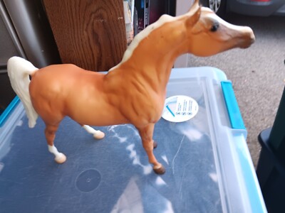 Breyer Horse Classic Black Stallion Mold. Light Chestnut #672 2003