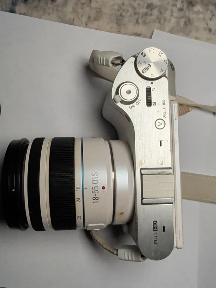 Samsung NX100 14.6MP Mirrorless Camera ¸18-55mm OIS Lens Very Good Condition - Image 3 of 4