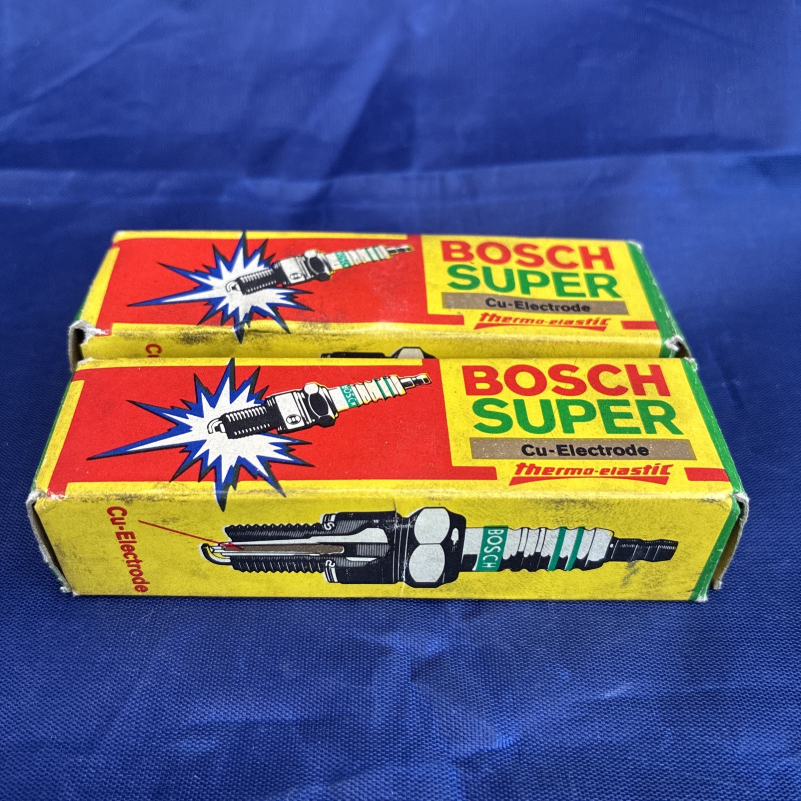 Bosch Super 7501 WR7DC Spark Plug Thermo-Elastic Cu-Electrode Lot of 2 NOS OEM