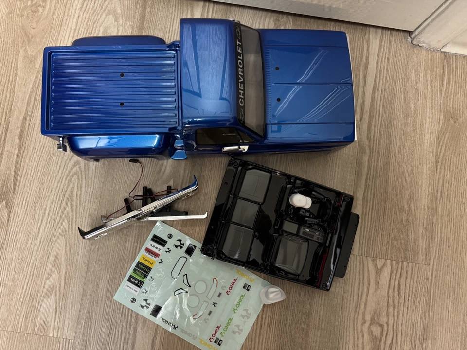 Axial SCX10 iii 1982 Chevy K-10 Body Blue W/lights Bumpers & Gladiator Interior - Image 3 of 4