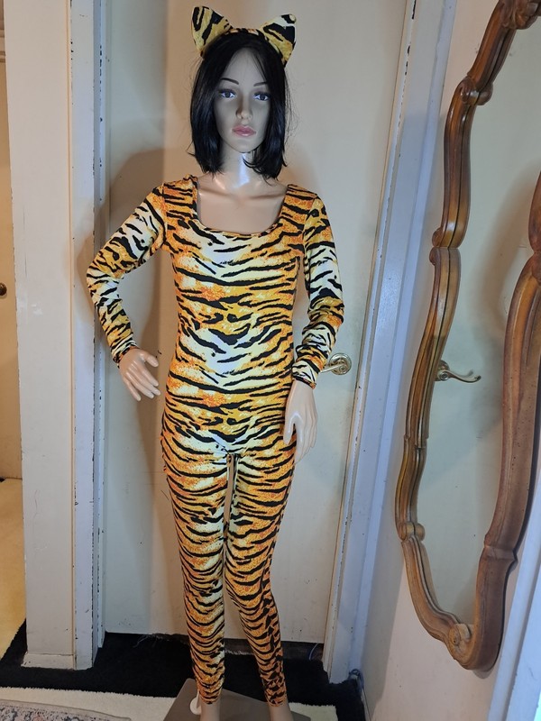 Nwot leg avenue costume women Size Large