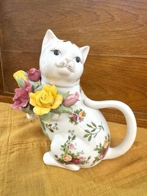 Vintage 1962 Royal Albert Kitten Teapot, Old Country Roses Pattern, England