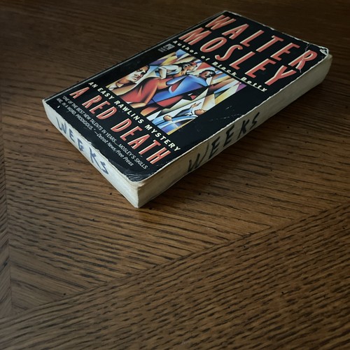 BK34 A Red Death by Walter Mosley (Easy Rawlins) (1992 Mass Market Paperback) - Foto 2 di 4