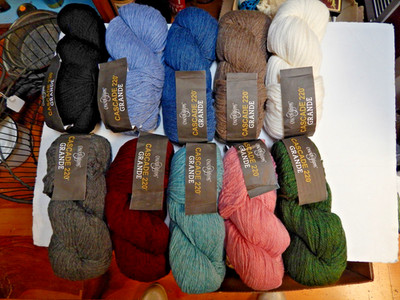 CASCADE 220 GRANDE YARN - 11 colors