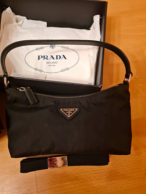PRADA Schultertasche Nylon/Leder schwarz mit Reißverschluss, Zubehör