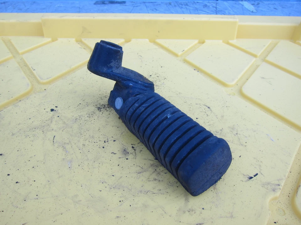 Kawasaki KZ440D 1981 OEM REPOSAPIÉS DELANTERO CLAVIJA PASO A PASO Foto 2 de 4