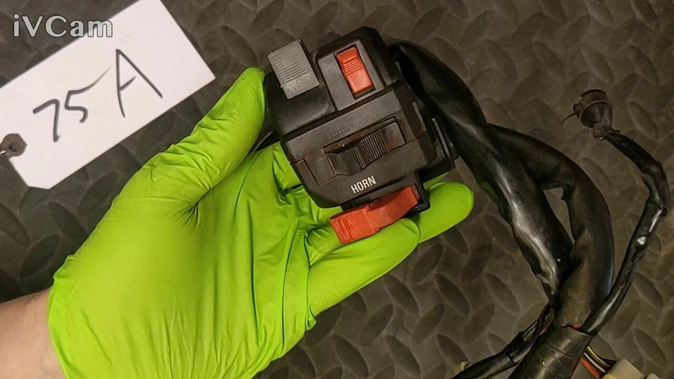 46091-1455 91 92 93 94 95 96 Kawasaki Kz1000p Manillar izquierdo Interruptor de bocina Foto 2 de 4