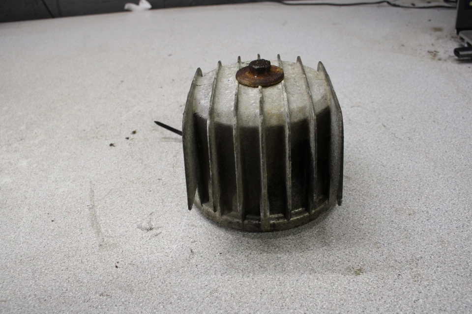 1973 Honda CB500 ENGINE OIL FILTER COVER O3-0605.IX - Image 2 of 4