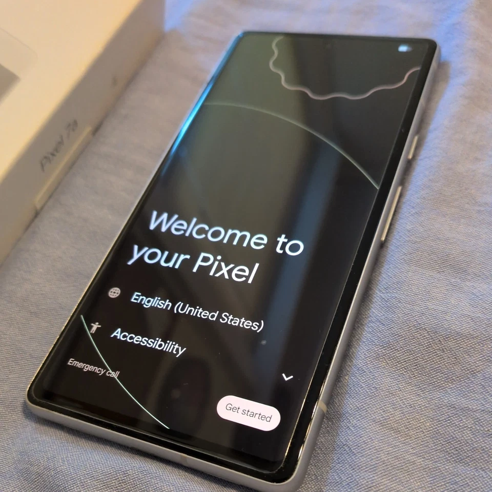 Google Pixel 7a 128GB White Unlocked – Excellent Condition - Image 2 of 4