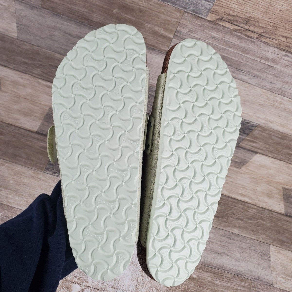 Birkenstock Kyoto Mens Slide Sandals 10 Faded Lime Suede  display picture 1