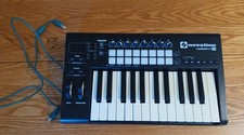 Novation Launchkey 25 MK2 Midi Keyboard Contr...