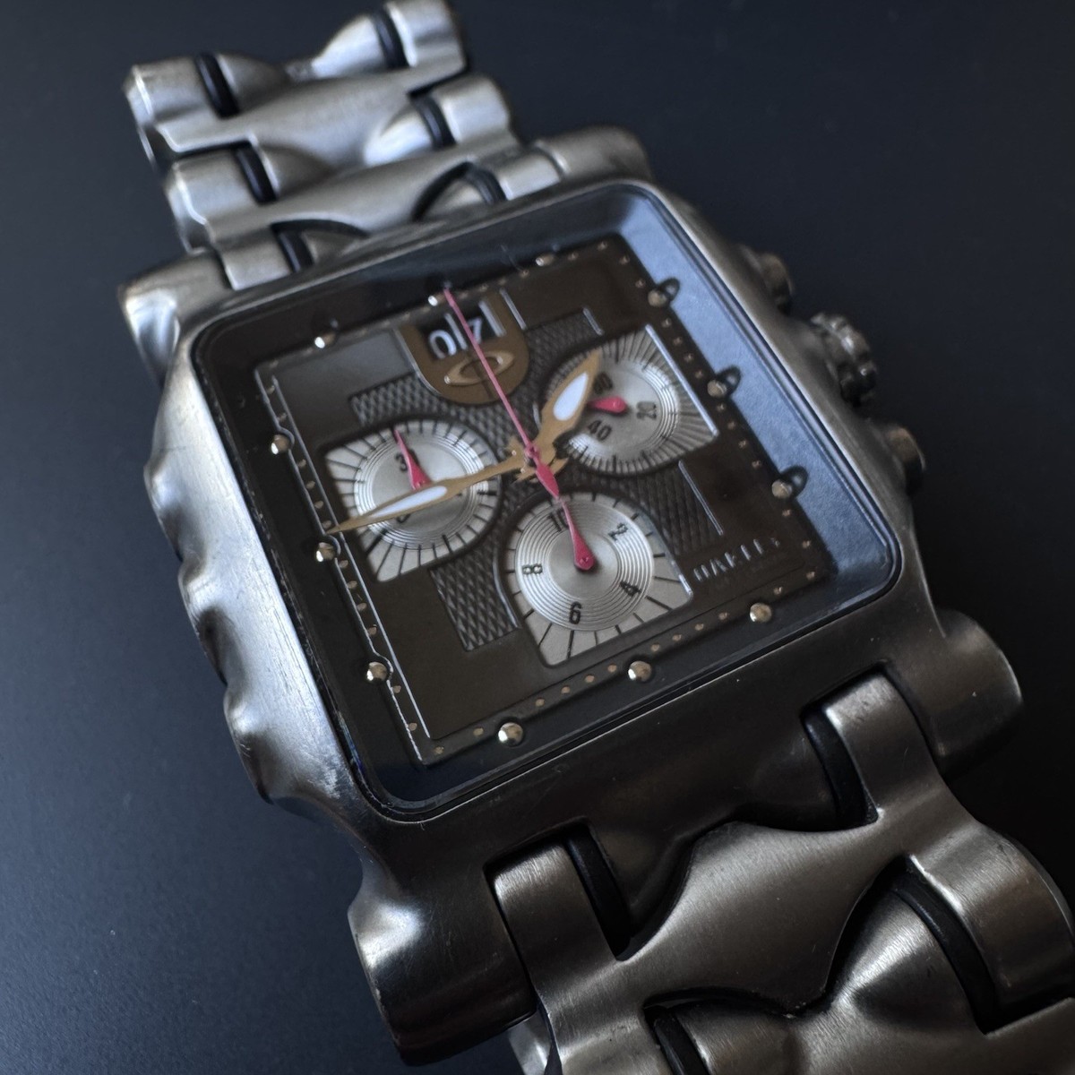 【最終値下げ】Oakley Minute Machine Time Tank Oakley Minute Machine/Time Tank Black Dial Titanium Swiss Chrono