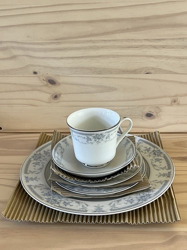 Sheffield Blue Whisper 5 Piece Place Setting Porcelain Fine China Set 1985 - Picture 4 of 12