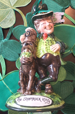 Blue Sky '' THE SHAMROCK KING ''Leprechaun Figurine w/ Dog & Beer St. Patricks Day