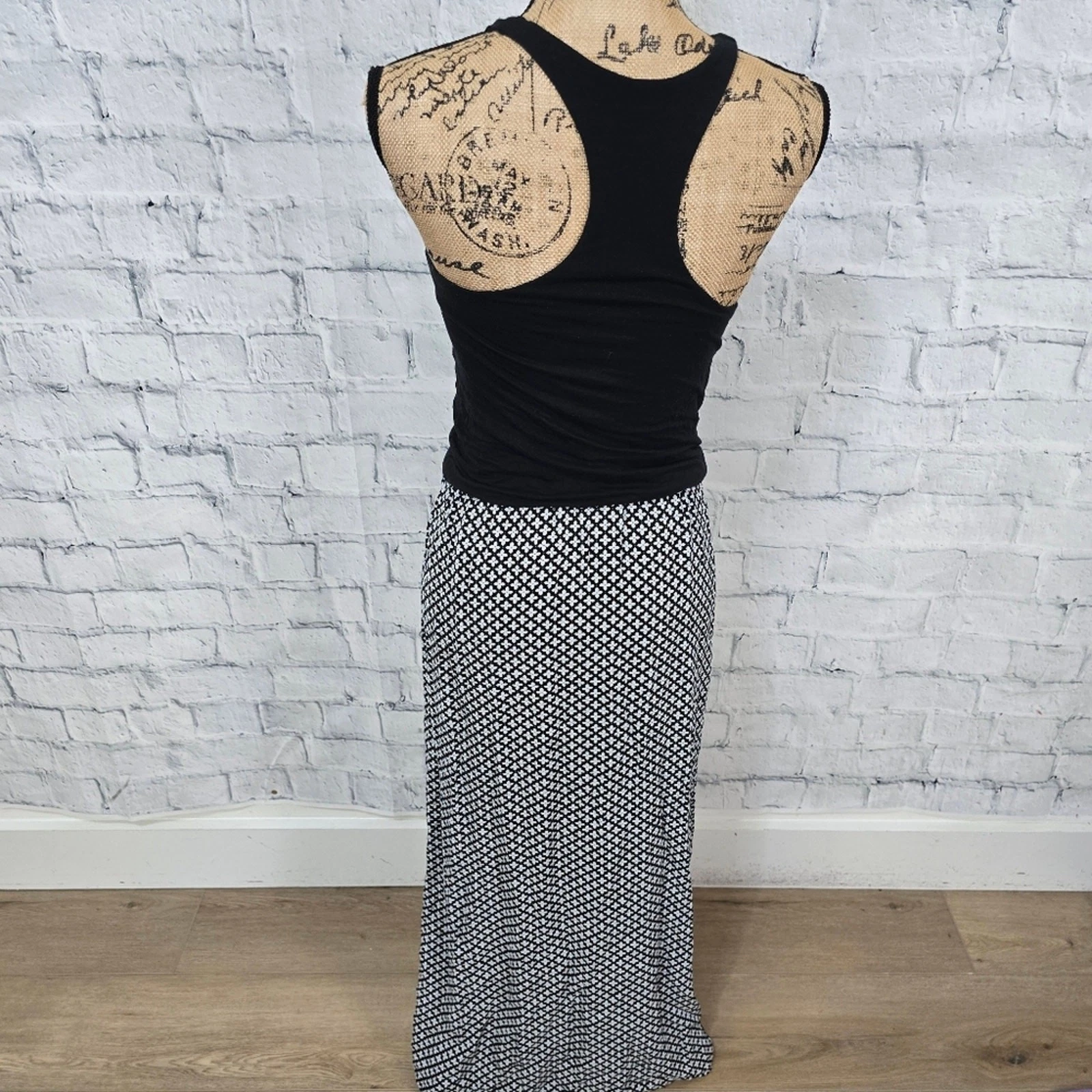 UNDERCOVER Maxi abito Victoria Secret taglia XS senza maniche racerback floreale A29