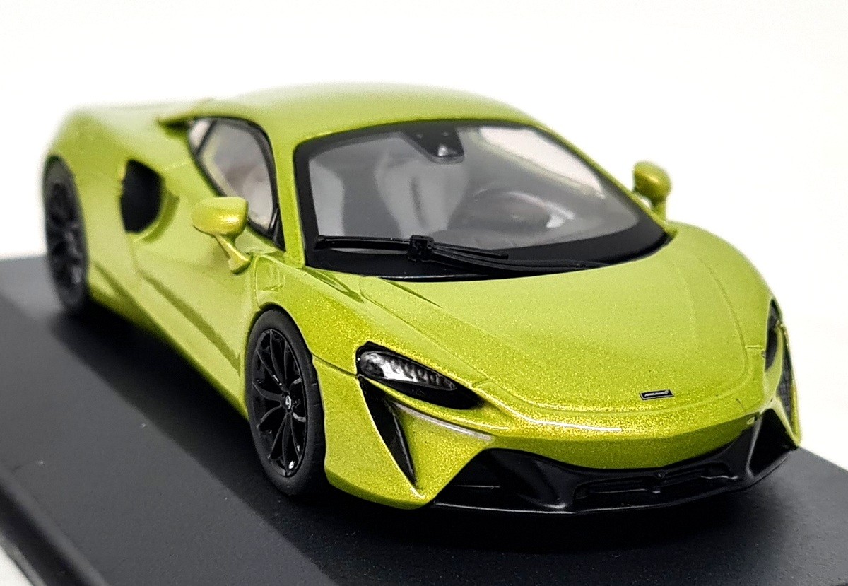 Solido 1/43 McLaren Artura Hybrid Supercar Flux Green Diecast Model Car