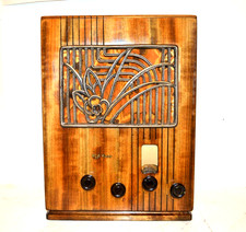 NEAR MINT AND WORKING 1935 RCA VICTOR EXTREME ART DECO MODEL 124 RADIO RECEIVER