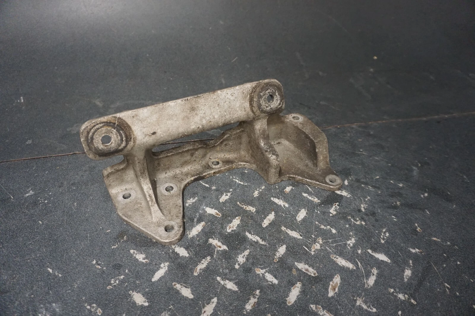 2001-2006 Arctic Cat ZR ZL Mountain Cat 800 OEM Engine Motor Mount Bracket