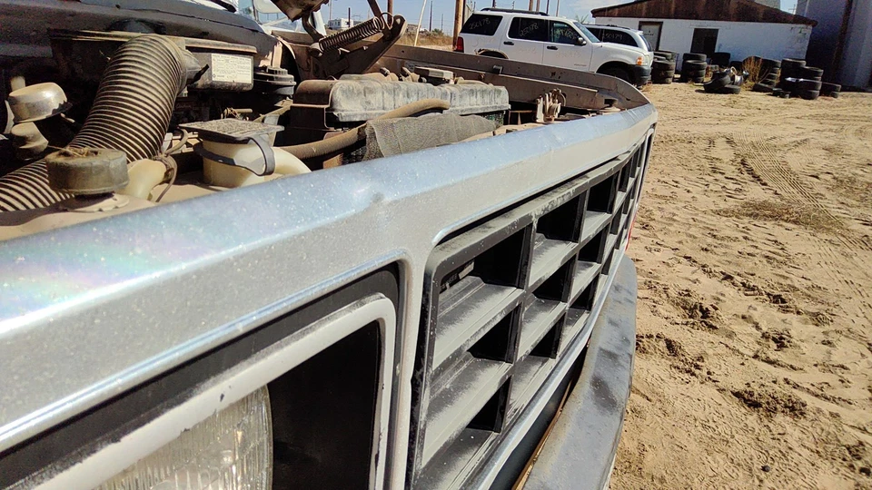 Dodge D350 1981-1985 conjunto de parrilla delantera completo con biseles OEM 04168721 Foto 4 de 4