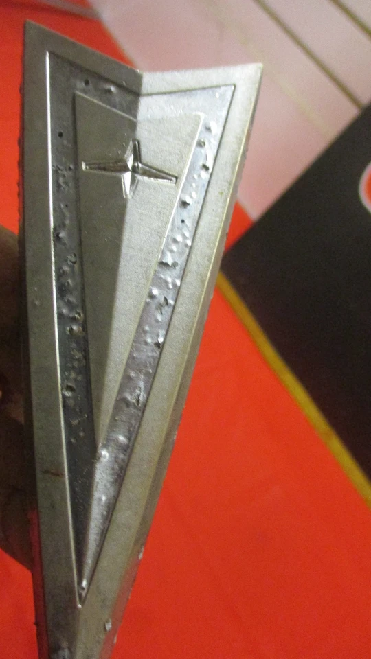 Pontiac 1965 emblema maletero Catalina Bonneville Parisienne Laurentian Foto 4 de 4