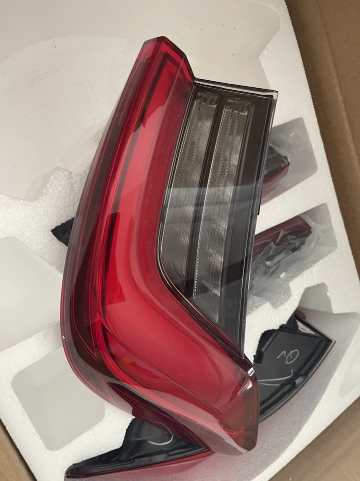 Juego de luces traseras OEM bmw 330i Foto 4 de 4