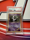ROCKET'S MEWTWO-HOLO 150 1999 POKEMON JAPANESE GYM 2 SWIRL PSA 8