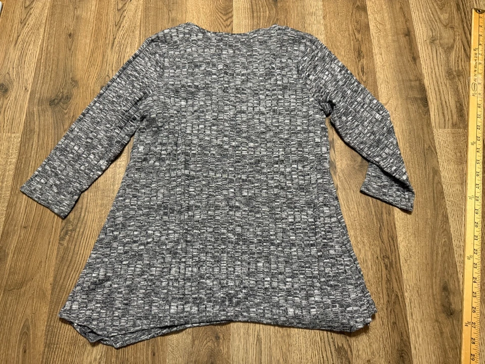 Camisa Relativity, Mujer Talla Mediana, Gris, Cuello en V, Camisa Manga 3/4 Foto 2 de 4