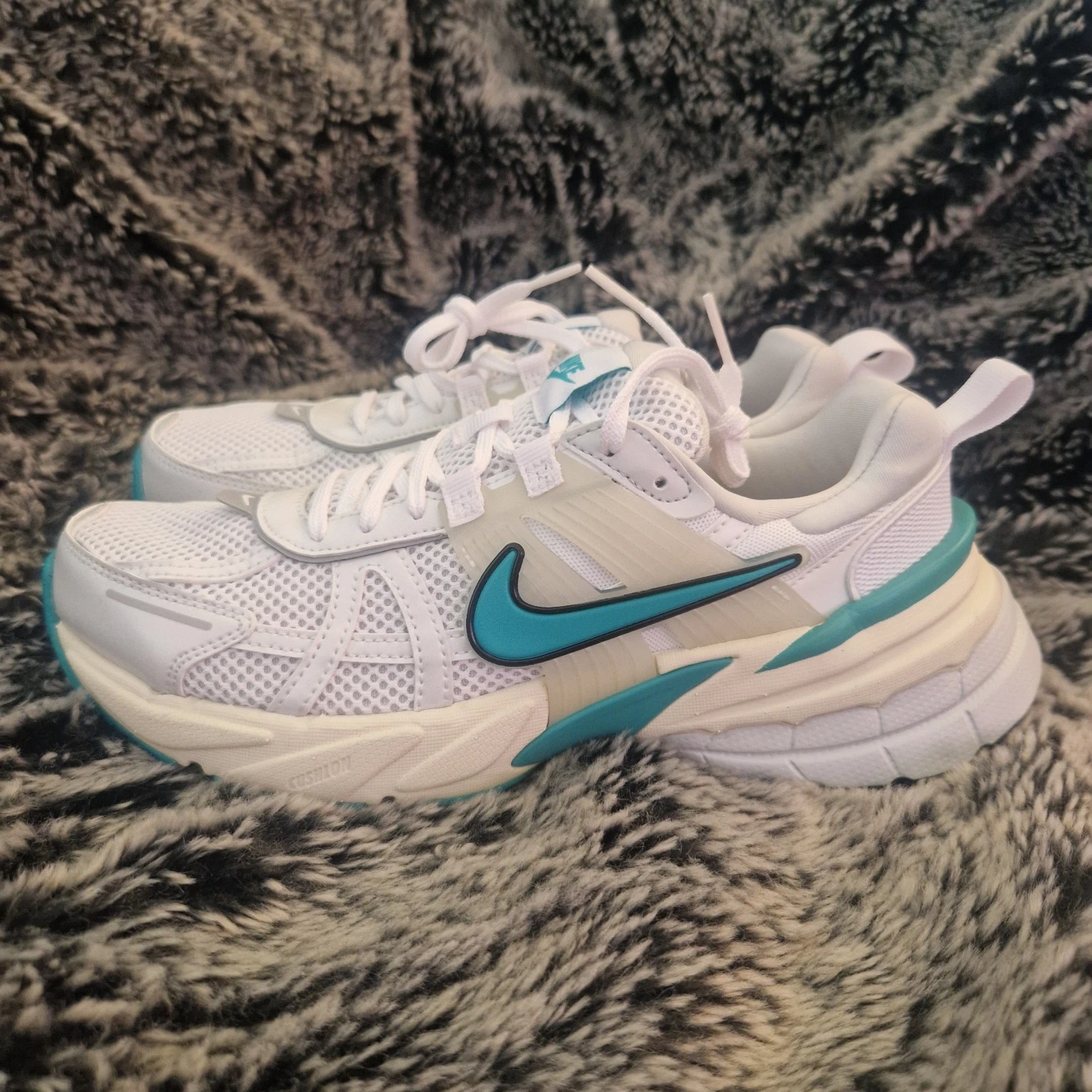 Nike V2K Run Dusty Cactus FD0736 105 UK 10 Nuove e Autentiche ✅