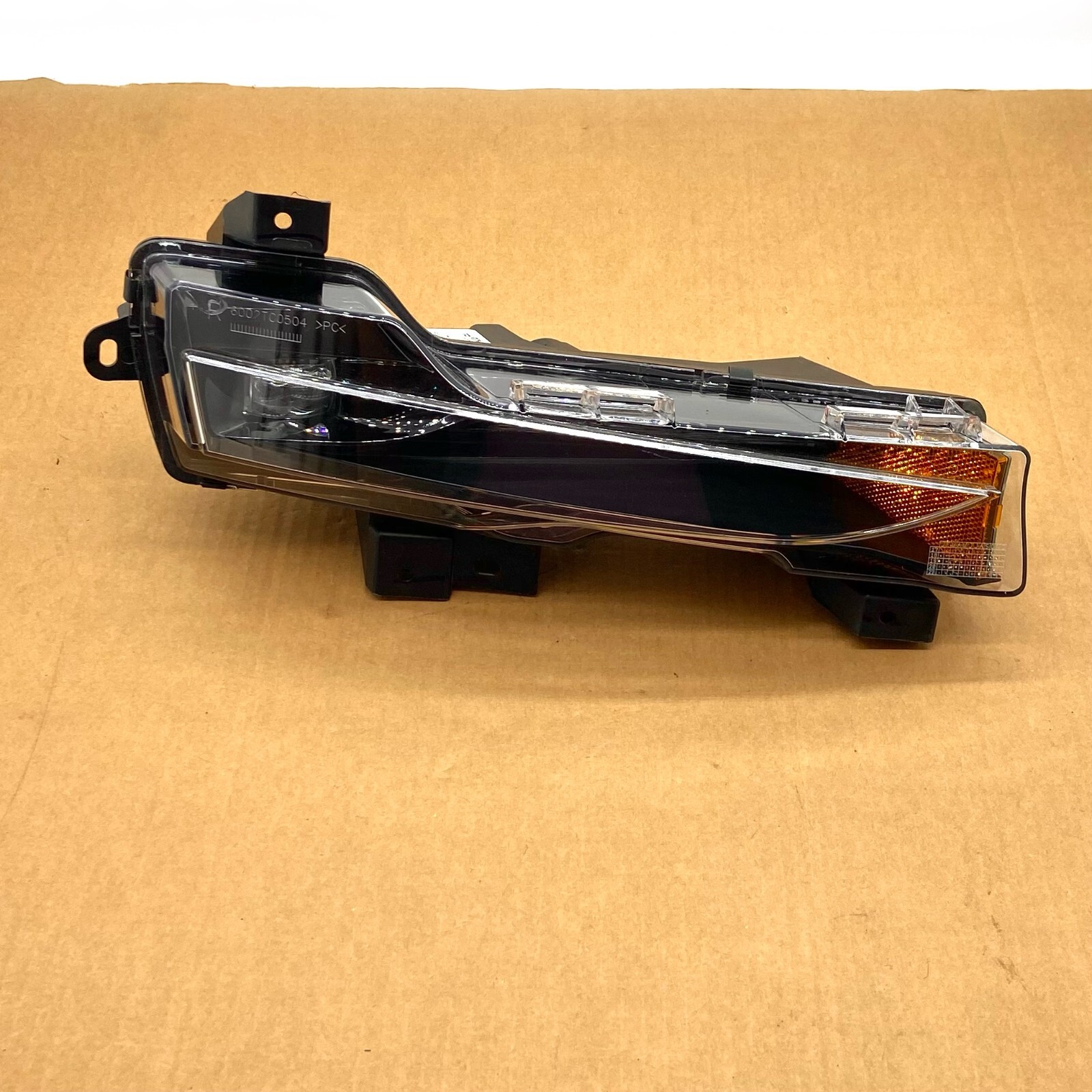 TESLA MODEL 3 FOG LIGHT RIGHT 2017 2018 2019 2020 2021 2022 3 PIN 1077392-00-F TESLA MODEL 3 FOG LIGHT RIGHT 2017 2018 2019 2020 2021 2022 3 PIN 1077392-00-F