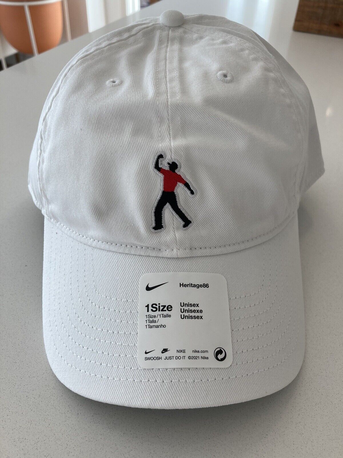 Nike Heritage86 Tiger Woods Fist Pump Golf Hat DA3317-100 VERY R