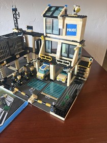 Lego 7744 Town City Police Headquarters 90% Complete With Missing manuals